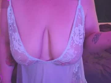 Emiliefoxx Chaturbate stream image from January 06, 2025