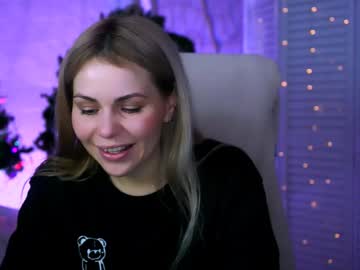 Loricarroll Chaturbate stream image from January 06, 2025