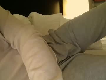 Eesmalll Chaturbate stream image from January 06, 2025