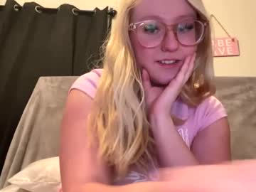 Vanillapuddingpie Chaturbate stream image from January 06, 2025