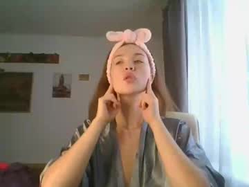 Glitter_Doll Chaturbate stream image from January 06, 2025