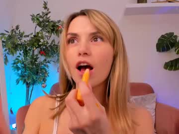 Mollywoood Chaturbate stream image from January 06, 2025