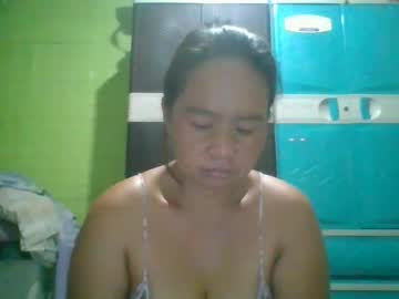 Hotchicks4uxx Chaturbate stream image from January 06, 2025