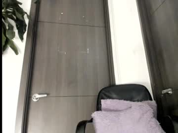 Lindsaystonne Chaturbate stream image from January 07, 2025