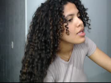 Lylii_Evans Chaturbate stream image from January 07, 2025