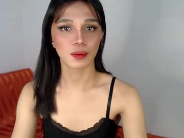Goldenlilyxx Chaturbate stream image from January 07, 2025