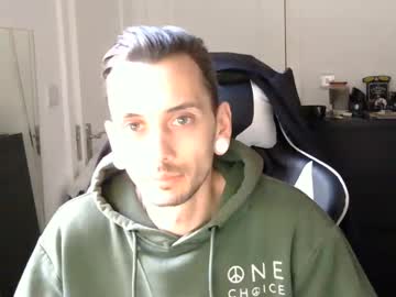 2323gary Chaturbate stream image from January 07, 2025