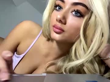 Heyitssavxo Chaturbate stream image from January 07, 2025