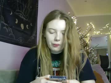 Lollylol11 Chaturbate stream image from January 07, 2025