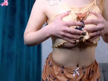 Lillyxxl Chaturbate stream image from January 07, 2025