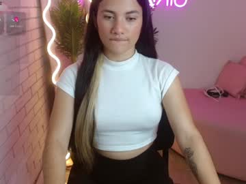 Chiara_Tay Chaturbate stream image from January 07, 2025