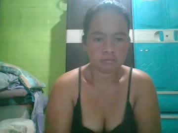 Hotchicks4uxx Chaturbate stream image from January 07, 2025