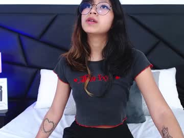 Yommi_Winx Chaturbate stream image from January 07, 2025