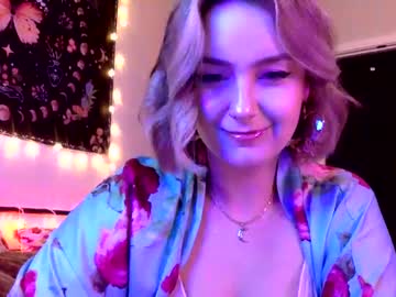 Givemesweetdreams Chaturbate stream image from January 08, 2025