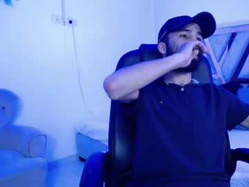 Ianhairyxxx Chaturbate stream image from January 08, 2025