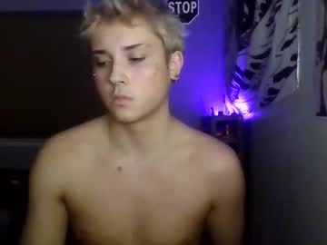 Mammothboii2 Chaturbate stream image from January 08, 2025