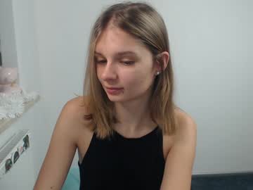 Vivien_Slender Chaturbate stream image from January 08, 2025