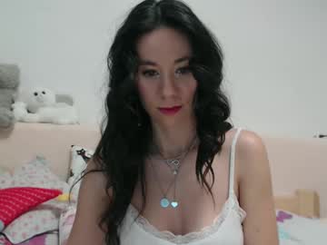 Roselynsun Chaturbate stream image from January 08, 2025