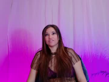 Divinelynn Chaturbate stream image from January 08, 2025