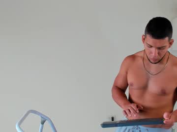 Theinderhoot Chaturbate stream image from January 08, 2025