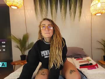 Cheviblue Chaturbate stream image from January 08, 2025
