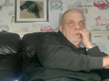 Fuckdog371666 Chaturbate stream image from January 08, 2025