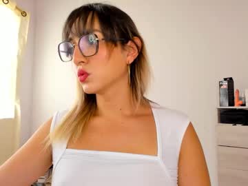 Andrea_Hillss2 Chaturbate stream image from January 08, 2025