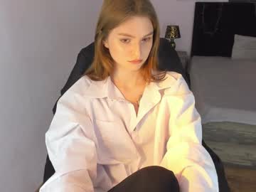 Mollydangerous Chaturbate stream image from January 08, 2025