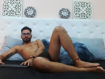 Juanlopezv Chaturbate stream image from January 08, 2025
