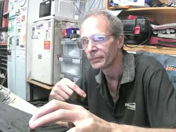 04oldskool Chaturbate stream image from January 09, 2025