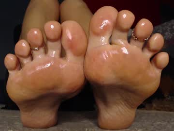 Alanna_Gold Chaturbate stream image from January 09, 2025
