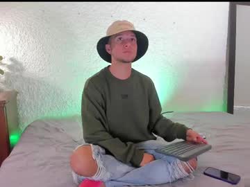 Greyallen Chaturbate stream image from January 09, 2025