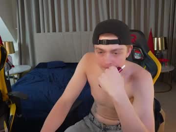 Curlydicklover Chaturbate stream image from January 09, 2025