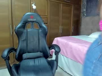 Sofhia_Xuem Chaturbate stream image from January 09, 2025