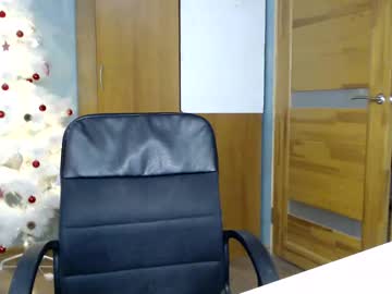 Molli_And_Tom Chaturbate stream image from January 09, 2025