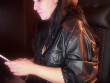 Qtxwrm31 Chaturbate stream image from January 10, 2025