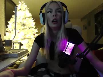 Tinykylie Chaturbate stream image from January 10, 2025
