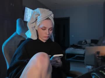 Chloegins Chaturbate stream image from January 10, 2025