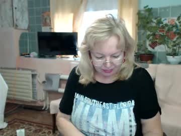 Evelynloveshy Chaturbate stream image from January 10, 2025
