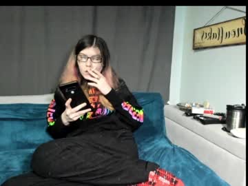Roxihazeleyes Chaturbate stream image from January 10, 2025