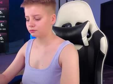 Misskriswine Chaturbate stream image from January 10, 2025