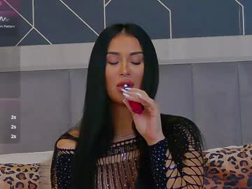 Emylaveau Chaturbate stream image from January 10, 2025