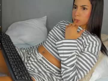 Sara_Castro24 Chaturbate stream image from January 10, 2025