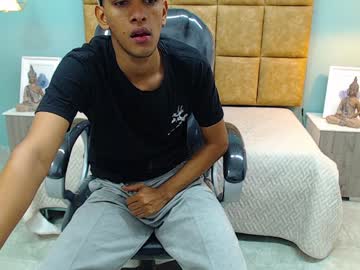 Dereckhardcock Chaturbate stream image from January 10, 2025