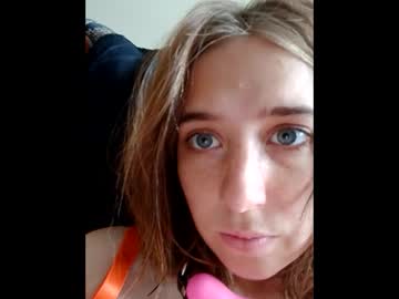 Icybrriixe Chaturbate stream image from January 10, 2025