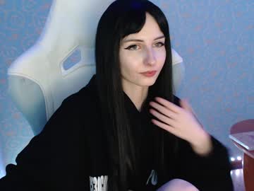 Cutticrystal Chaturbate stream image from January 10, 2025