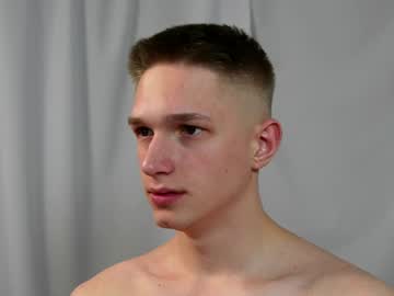 Dustyn_Fox Chaturbate stream image from January 10, 2025