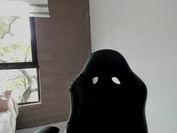 Luccylee Chaturbate stream image from January 10, 2025