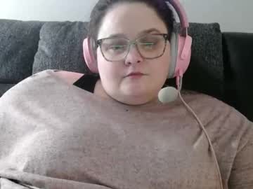 Lunaloveloops Chaturbate stream image from January 11, 2025