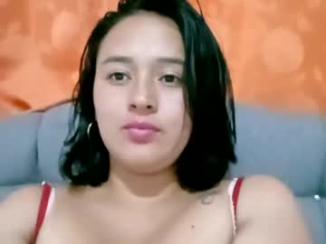 Emily2501 Chaturbate stream image from January 11, 2025